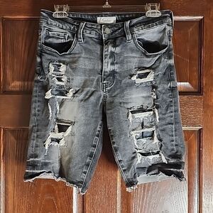 KanCan Signiture Bermuda Destroyed Jeans 28